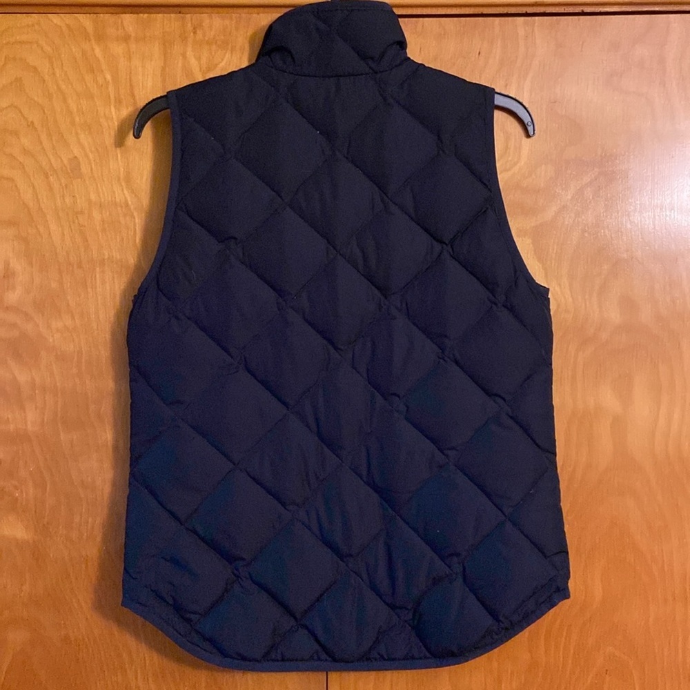 J.Crew Excursion Down Puffer Vest Navy Blue Quilted Zip Pocket Preppy Women’s XS - Picture 8 of 10